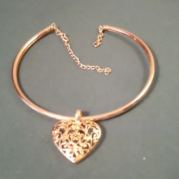 EUC Lot Of 4 Gold-Tone Statement Jewelry Including Choker, Peacock Pendant - Picture 3 of 10